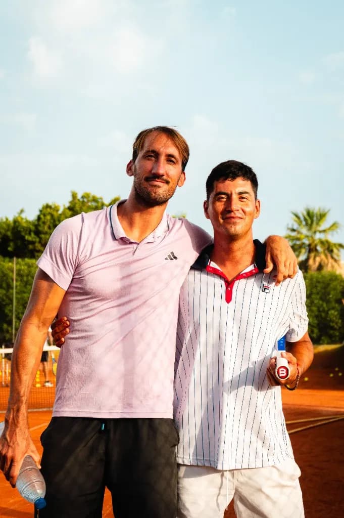 Jugadores juntos en Club Momentum